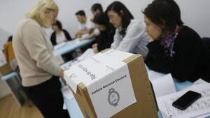 Argentina vota para elegir presidente en comicios decisivos para salir de la crisis