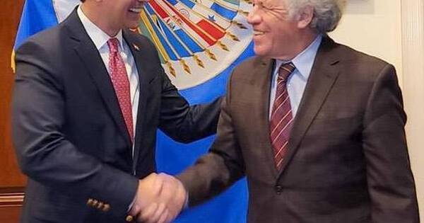 La Nación / Santiago Peña llega este domingo a Washington