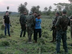 Asalto, persecución y detención de motochorros en Arroyito - Policiales - ABC Color
