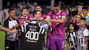 Homenaje a Tacuara Cardozo por sus 400 goles