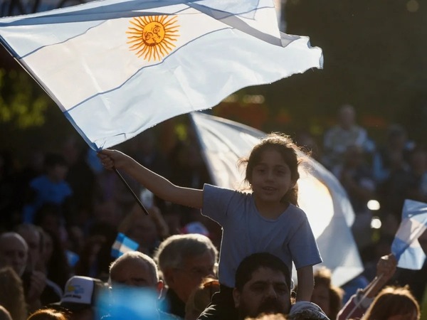 Una Argentina en crisis desde hace años decide su futuro hoy | 1000 Noticias