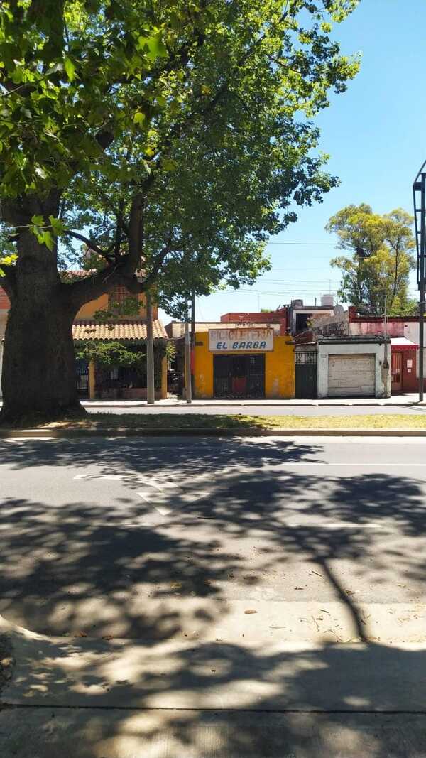 Casi me afanan la playera amarilla por Avenida San Martín - El Trueno