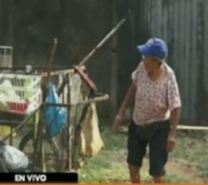 Cumplió 79 años y sigue recolectando basuras  - Paraguay.com