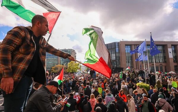 Unas 12.000 personas se manifiestan en Bruselas para apoyar a los civiles de Gaza - Mundo - ABC Color