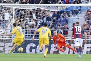 Soulé marca, pero el Frosinone cae ante el Bolonia - Fútbol Internacional - ABC Color
