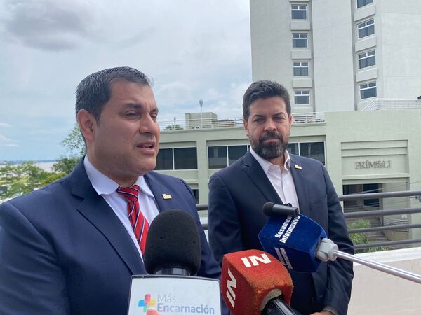 Abogados independientes respaldan a la dupla Bobadilla-Aquino en cierre de campaña.
