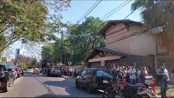 Argentinos en Paraguay: Gran concurrencia de votantes en la Embajada - Unicanal