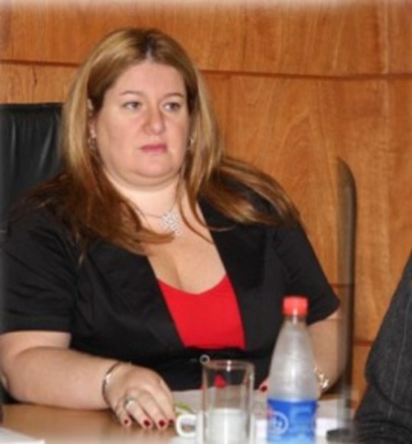 Desatinada reacción de Juez Elsa García al increpar duramente a defensor por "llegada tardía" - PDS RADIO Y TV