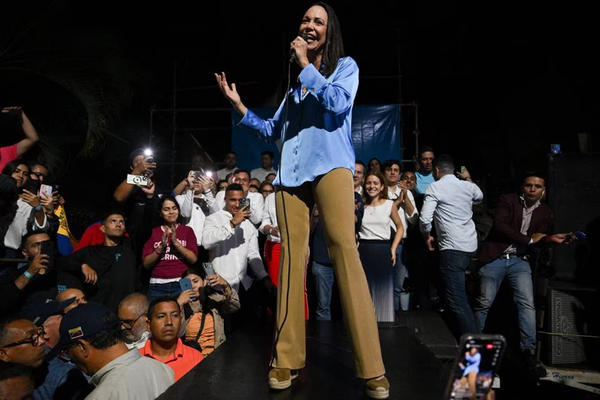 Candidata inhabilitada por Maduro ganó la elección opositora en Venezuela