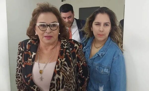 Esposa y nuera de RGD declaran ante Fiscalía en causa por lavado de dinero - Nacionales - ABC Color