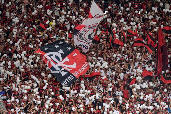 Enfrentamiento entre barras del Flamengo y Vasco provocó una víctima fatal | 1000 Noticias