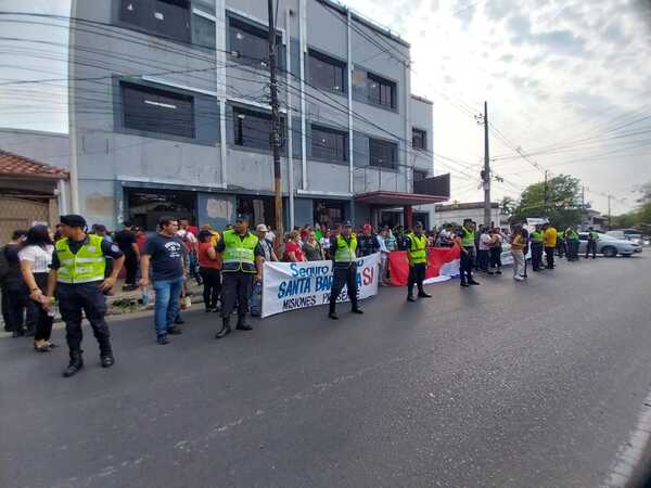 Funcionarios penitenciarios anuncian huelga de hambre, tras no llegar a un acuerdo con el Gobierno - Unicanal