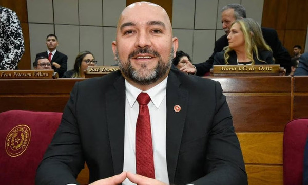 Curiosidades del título de abogado de Orlando Arévalo