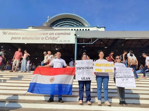 Empleados despedidos de Itaipú Binacional exigen revisión de despidos en audiencia pública