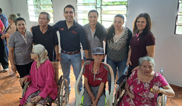 Gobernador entregó importante aporte al Hogar de Ancianos "Juan Pablo II" - Noticiero Paraguay