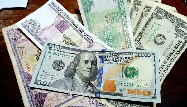 El dólar marca un nuevo máximo histórico frente al peso cubano en el mercado informal - MarketData
