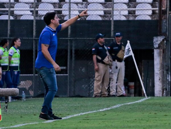 José Arrúa resalta la lucha hasta el final de su equipo para lograr el empate ante Olimpia · Radio Monumental 1080 AM