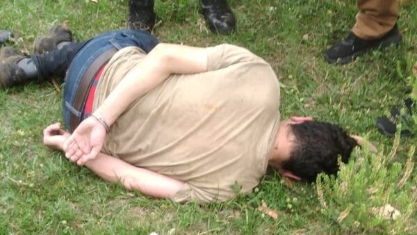 Persecución y balacera terminan con la detención de dos presuntos delincuentes