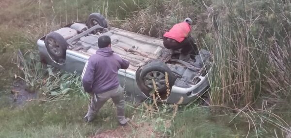 Un hombre volcó y falleció ahogado en una cuneta con agua - Policiales - ABC Color