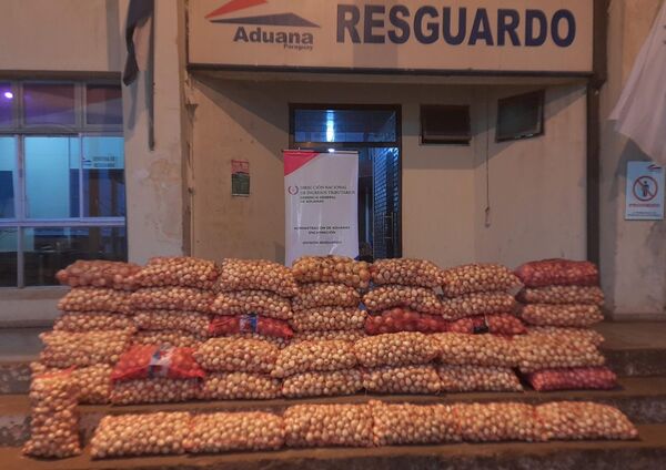 Incautan 900 kilos de cebollas frescas en la zona primaria de Encarnación
