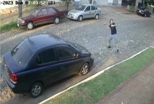 Un hombre rompió de un piedrazo la puerta de vidrio de un local comercial en Villa Morra - Megacadena - Diario Digital