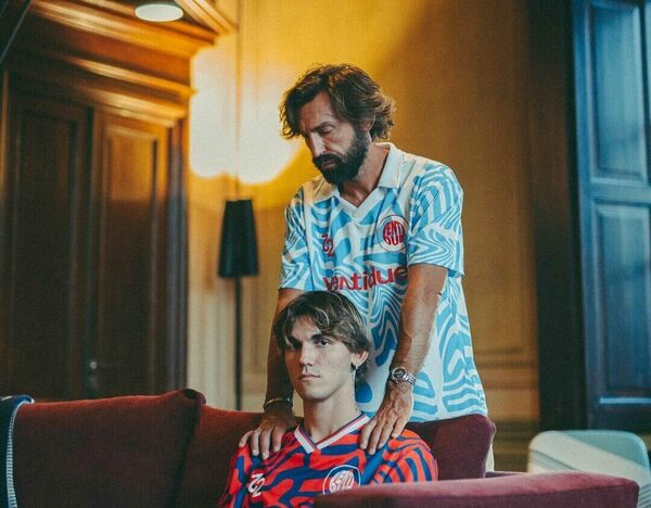 Versus / El apellido Pirlo, estampado en la creación de camisetas