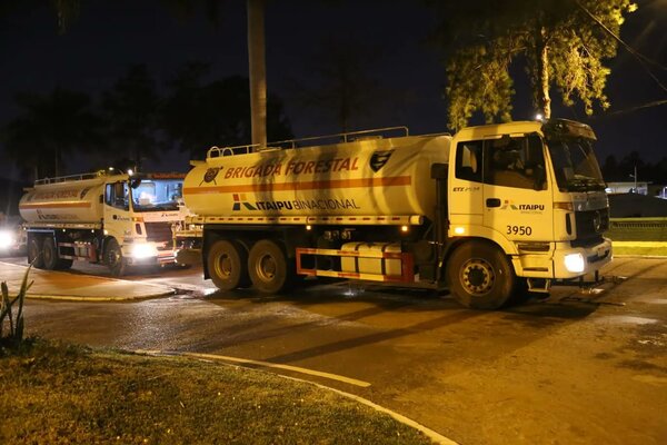 Casi 600 mil litros de agua partieron este lunes rumbo al Chaco - trece