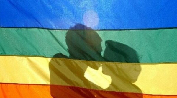 Arrestan a más de 70 invitados por organizar un matrimonio gay