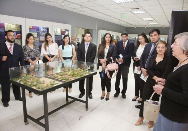 Estudiantes de Derecho visitaron Palacio de Justicia de Capital