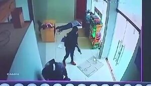 Vídeo: así asaltan estación de servicio y roban unos G. 65 millones - ABC en el Este - ABC Color