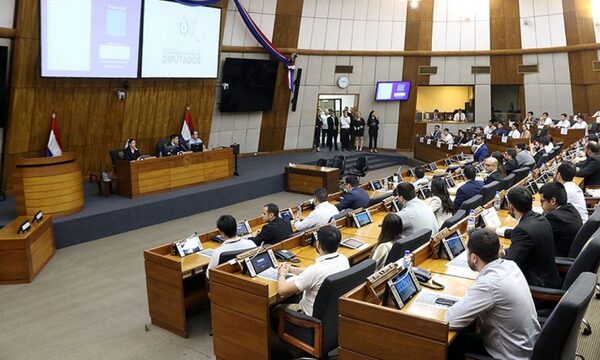 Jóvenes recientemente desvinculados de Itaipú exteriorizan reclamos y piden justicia
