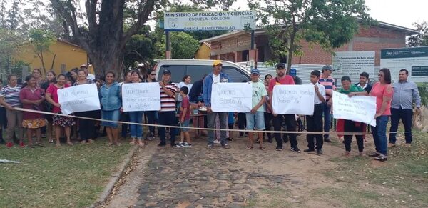 San Estanislao: dos instituciones educativas tomadas por problemas de rubros - Nacionales - ABC Color