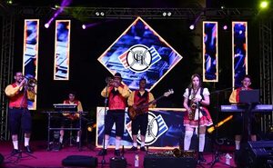 Fiesta del Oktoberfest en el Club Internacional de Tenis - Sociales - ABC Color
