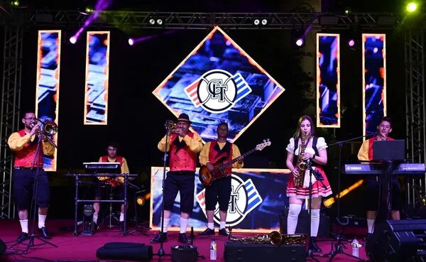 Fiesta del Oktoberfest en el Club Internacional de Tenis - Sociales - ABC Color
