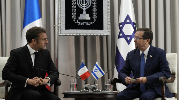 Diario HOY | Macron pide desde Israel no ampliar el conflicto bélico