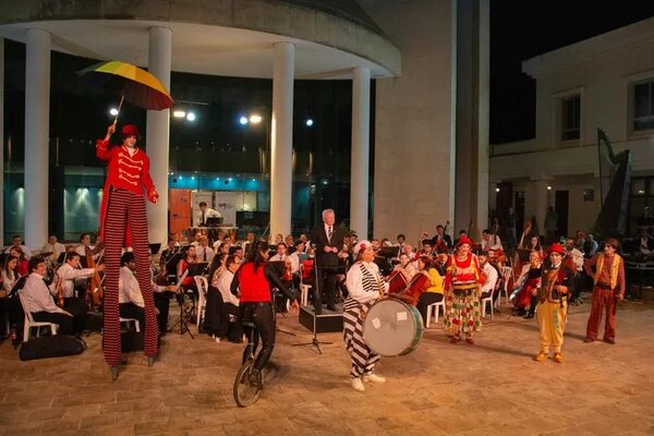 “El gran vals” llega a la plaza Uruguaya - Música - ABC Color