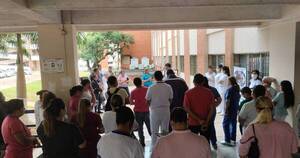 La Nación / Trabajadores de Clínicas se movilizan por el presupuesto del 2024