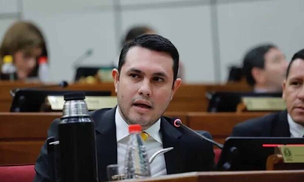 Unos 77 abogados de la universidad de Hernán Rivas se recibieron en apenas 3 años de estudio – Prensa 5