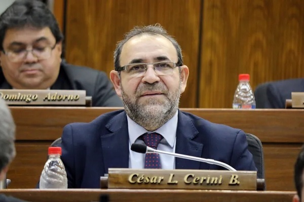 «Superpoderes» a Santi Peña: Proponen aplazar el tratamiento del proyecto