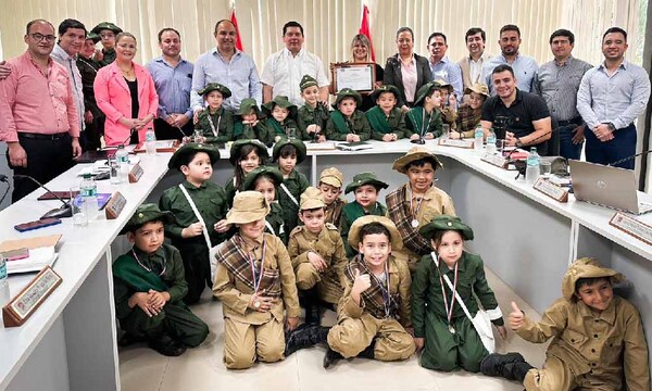 Pequeños autores recibieron reconocimiento de la Junta Municipal de Coronel Oviedo – Prensa 5