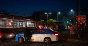 La Nación / Queman 35 buses en Río de Janeiro por muerte de paramilitar