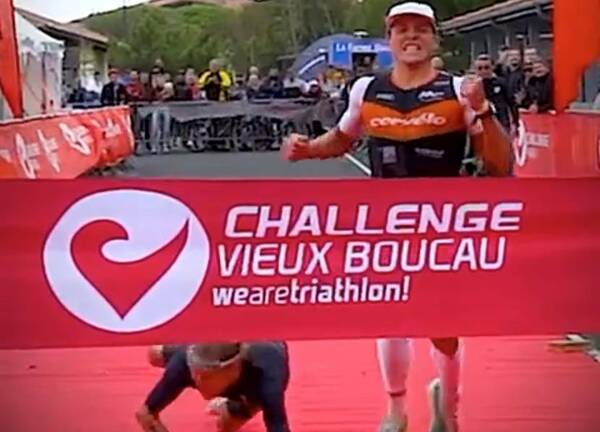 [VIDEO] Como cuando por fin estás por llegar al baño... pero no llegaste: atendé lo que le pasó a un maratonista