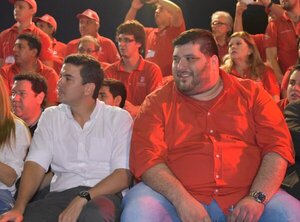 Supuesto narcopolítico colorado, en fotos con Santiago Peña y Mario Abdo · Radio Monumental 1080 AM