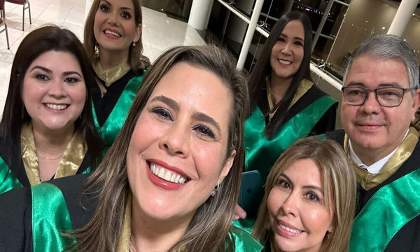 Kattya González defiende maestría y doctorado de manera simultánea