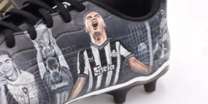 Versus / Lili Cantero diseñó unos botines especiales para Miguel Almirón