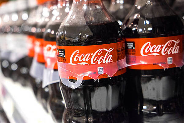 Coca Cola gana US$ 8.741 millones en los nueve primeros meses de 2023, un 16% m谩s que el a帽o anterior - Revista PLUS