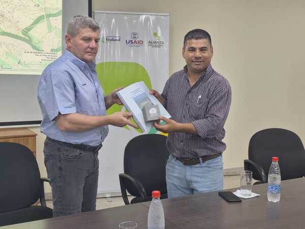Asociación Colonia Neuland entregó Plan de Desarrollo Sostenible para el Centro de Neuland a la Municipalidad de Boquerón
