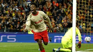 El Lens arranca un empate al PSV que complica a los neerlandeses