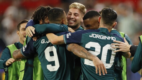 El Arsenal resurge y le complica el futuro a Sevilla
