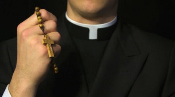 Orgía gay con prostitutos en diócesis: el Papa echa a un obispo tras escándalo